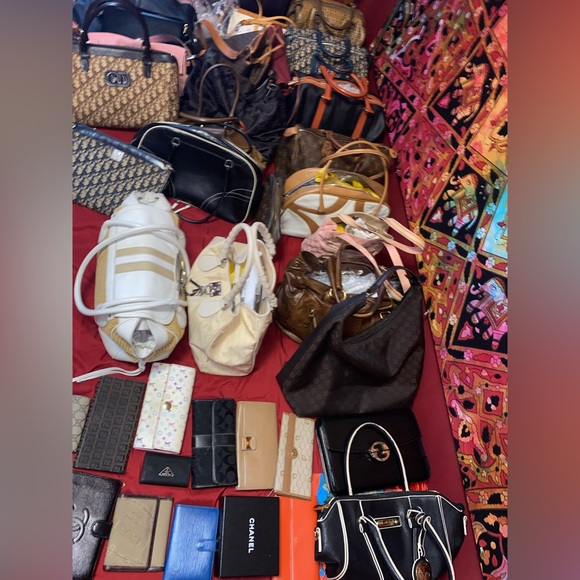 🦋 going live!!! 🦋 - Picture 2 of 2